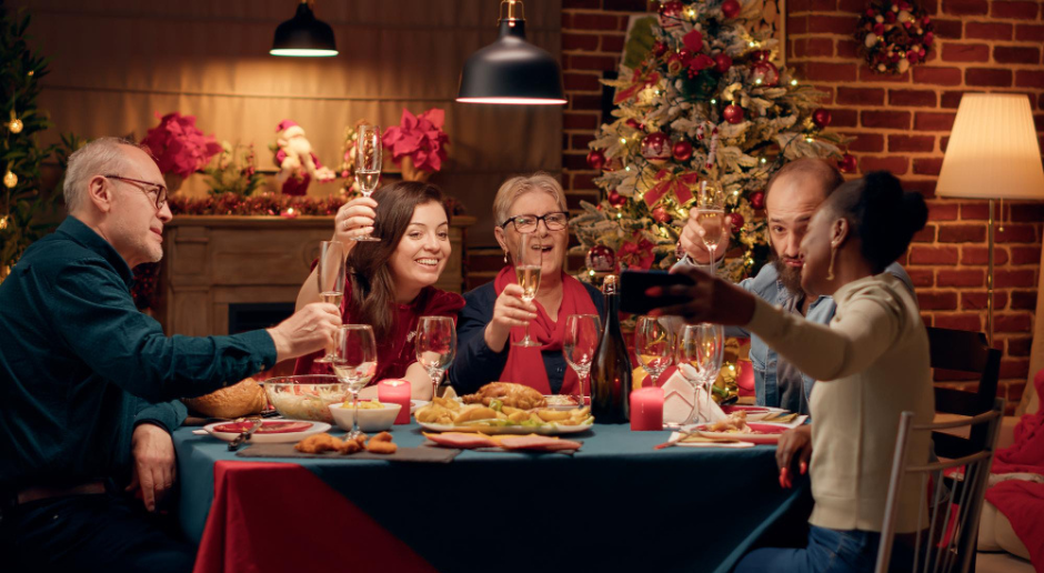 How to Talk Money With Your Family Over The Holidays